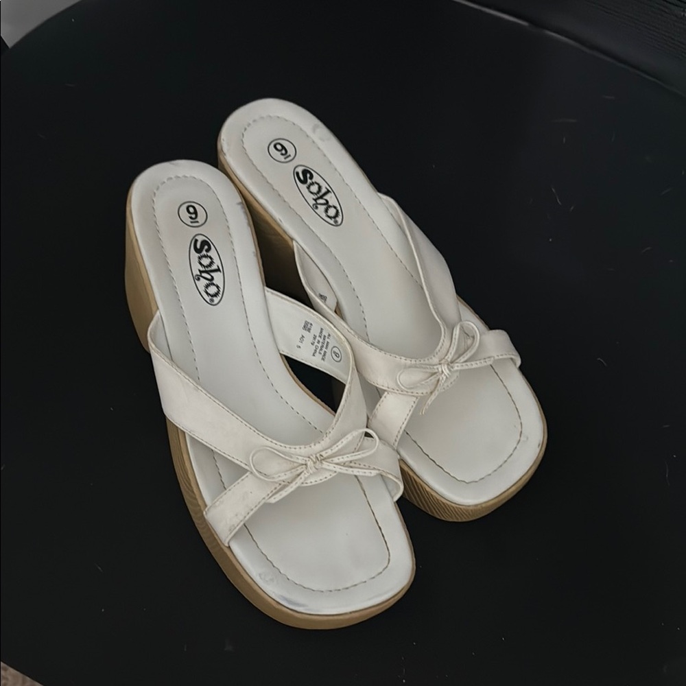 Soho Cream Sandals with Timeless Elegance